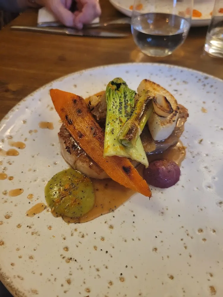 Médaillon de Cochon Jus Romarin Compotée de Choux